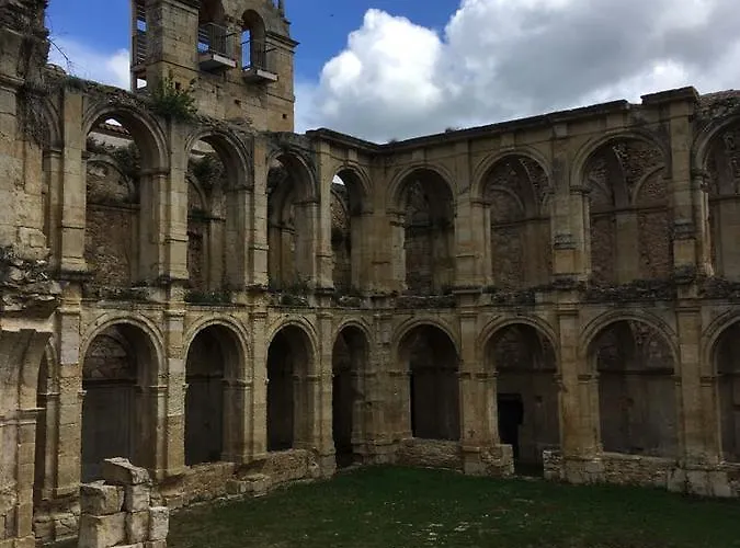 La Casa Del Valle Nocleg ze śniadaniem Ailanes